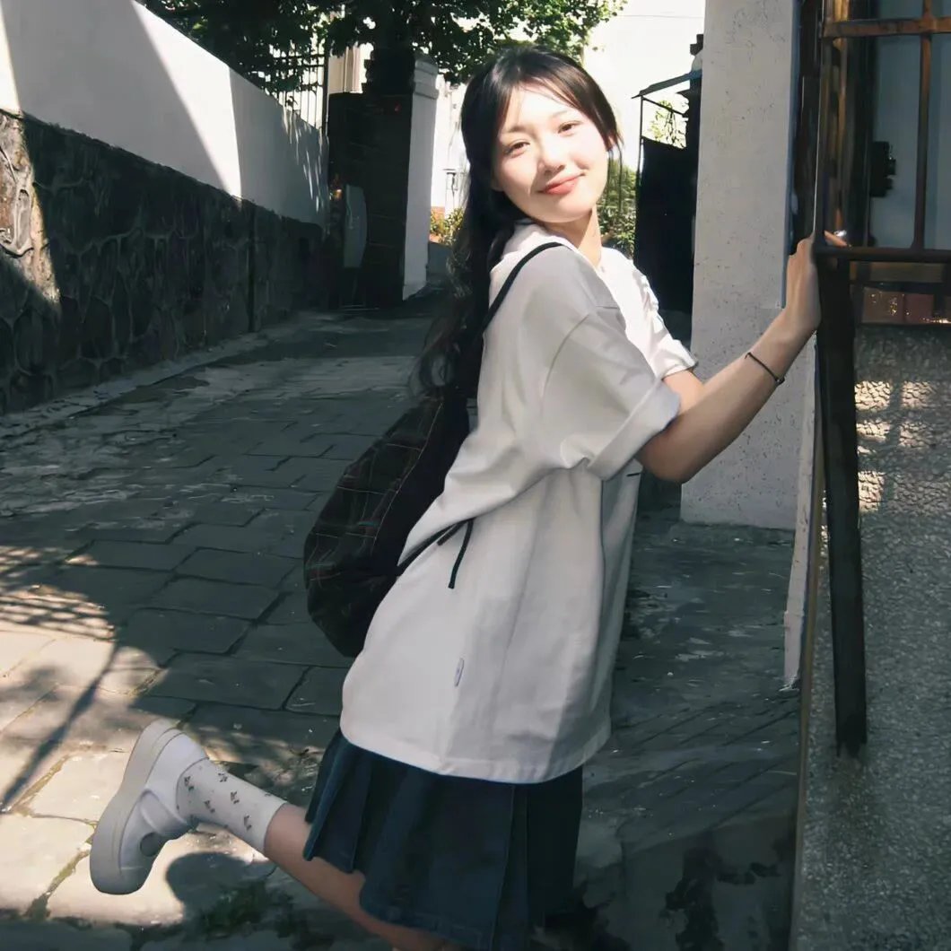宏观世界海报